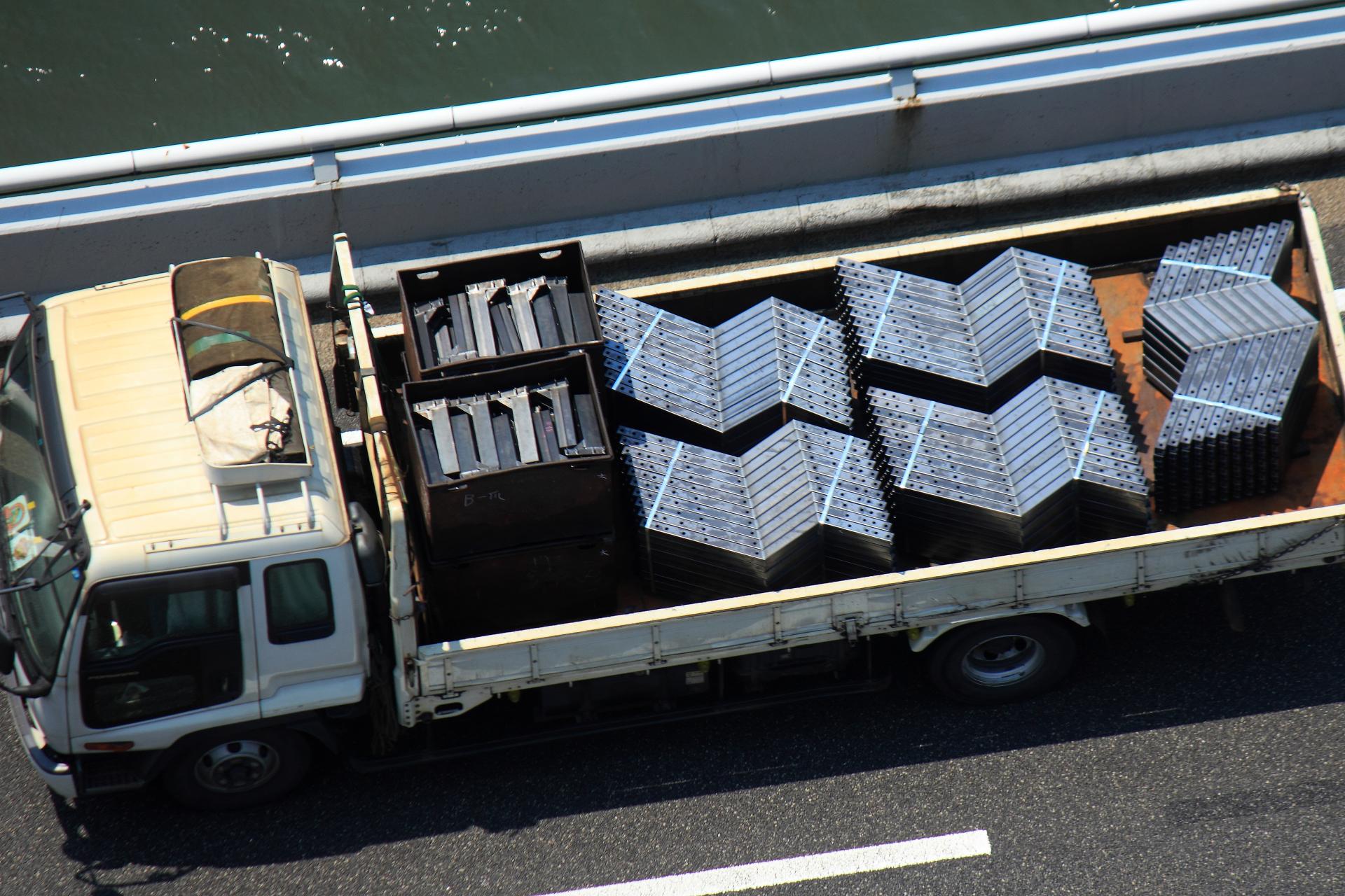 自動車部品関連の配送